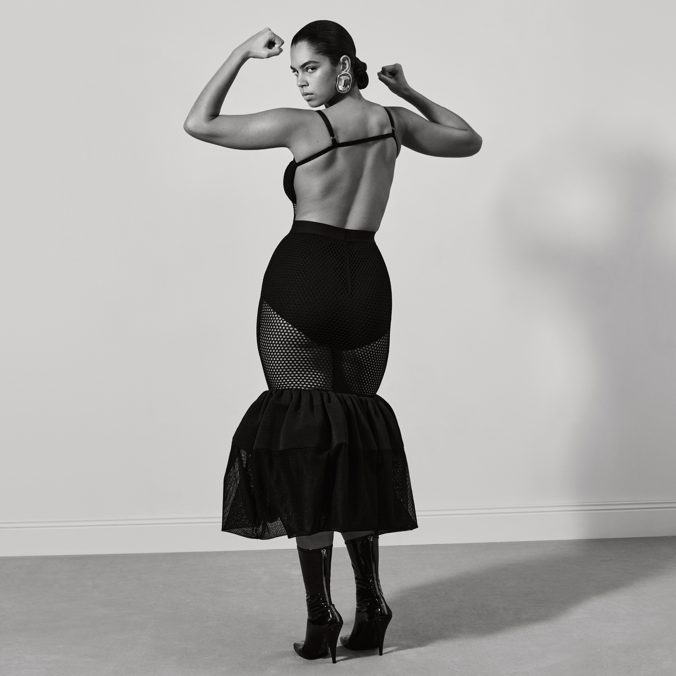 GIVENCHY_FW25_WOMEN_CAMPAIGN_DIGITAL_1x1_27 (6)