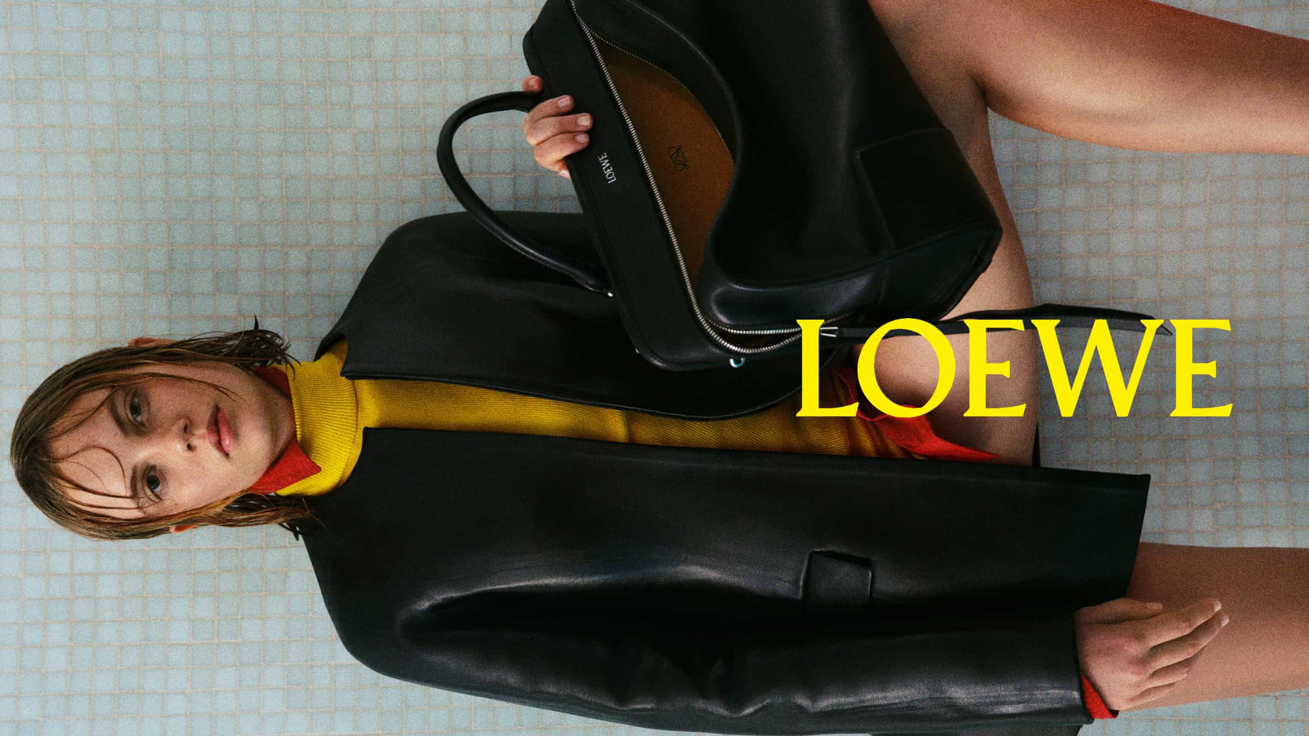 LOEWE SS26 CAMPAIGN ISLA JOHNSTON 1