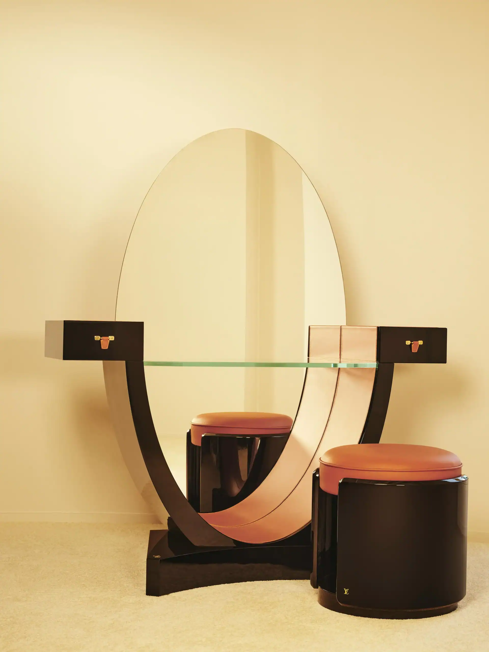 1776946176-objets_nomades_louis_vuitton_hommagecollection_pierre_emile_legrain_coiffeuse