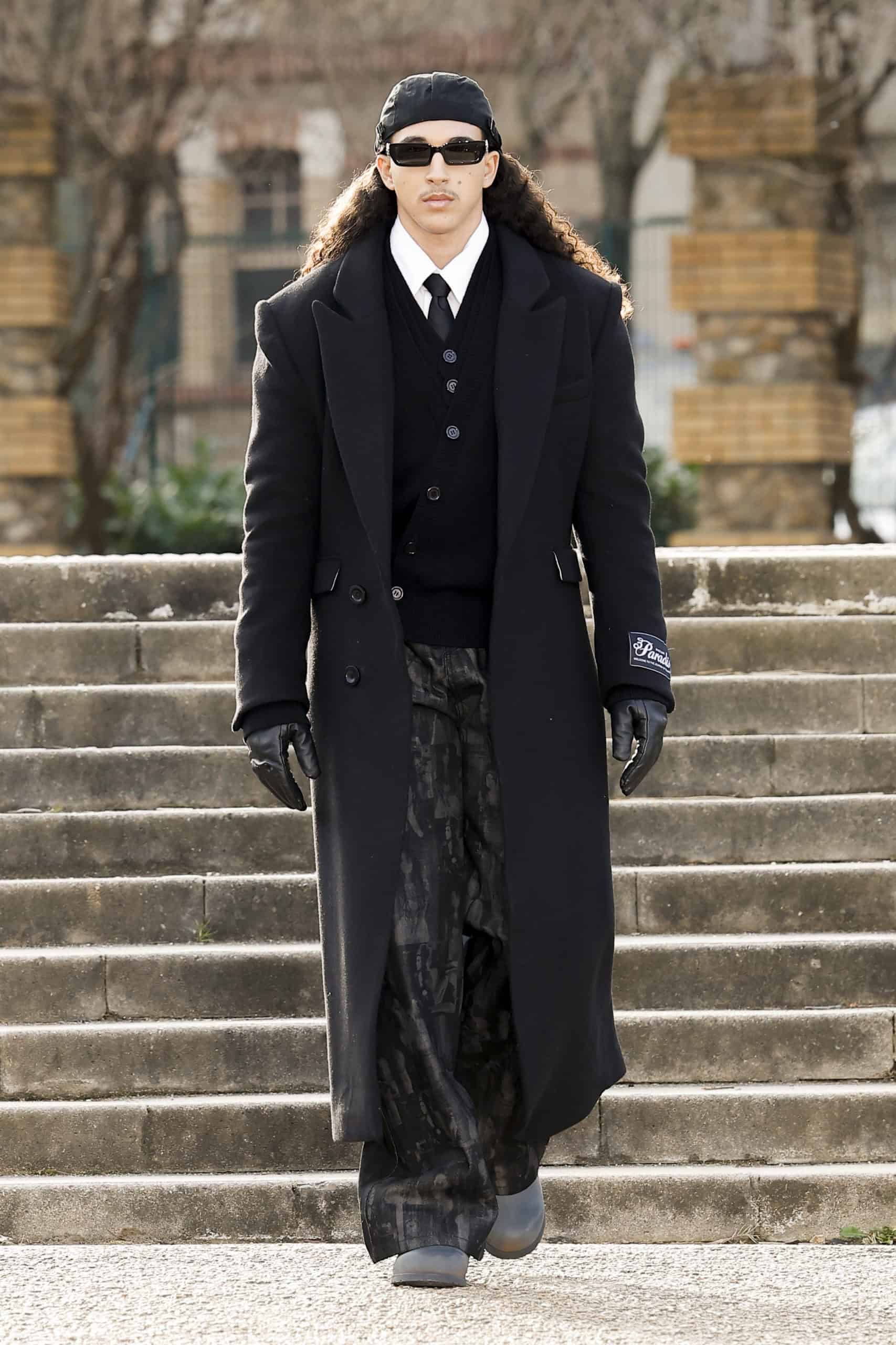 Model on the catwalk at the 3Paradis fashion show in Paris, Fall Winter 2026 Menswear Fashion Week, Runway Look #005